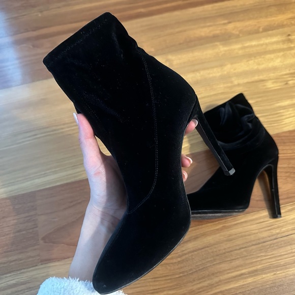 Guiseppe Zanotti Black velvet Rose bootie - Picture 3 of 6